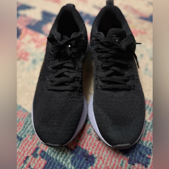 Nike Black and Gold Running Shoes - Picture 3 of 3